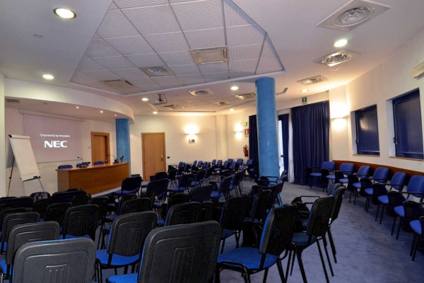 Der blaue Konferenzsaal